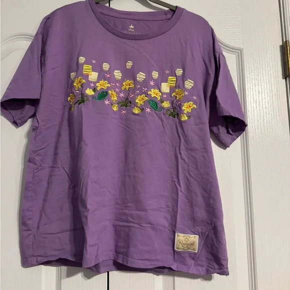 Disney Tangled Floral Lanterns Women’s Teeshirt BoxLunch Excluaivw - Picture 5 of 8